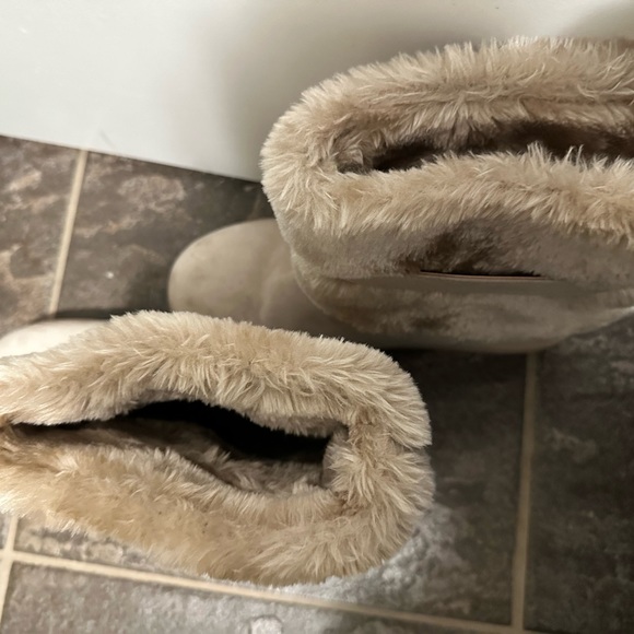 Guess Shearling Boots - Picture 2 of 7